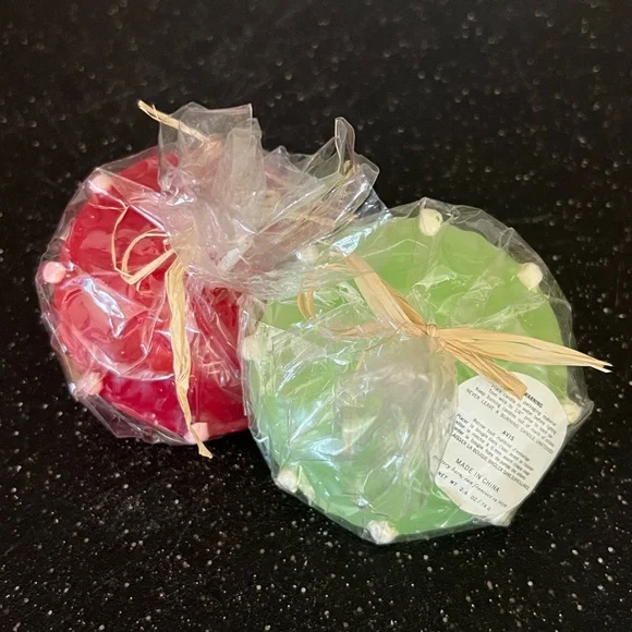 Set of 2 Pottery Barn Floating Umbrella Candles Red & Green - Picture 3 of 5